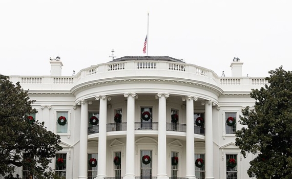 Американист Дудаков: В конце 2025 года Трамп не рискнет обострять экономическое противостояние