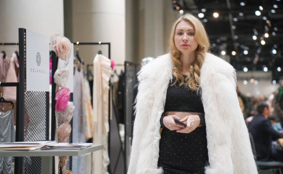 Мех барашка в 2026 году: с чем носить, чтобы выглядеть дорого, а не как из девяностых Мех барашка в 2026 году: с чем носить, чтобы выглядеть дорого, а не как из девяностых