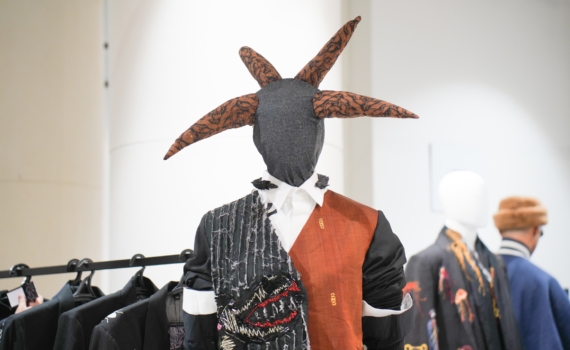 Парижский шик без усилий: 4 вещи, которые в 2026 году будут носить все настоящие француженки Парижский шик без усилий: 4 вещи, которые в 2026 году будут носить все настоящие француженки