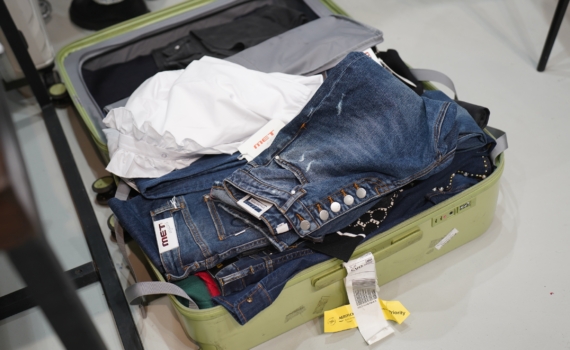 Инсайд от стилистов: что они делают с джинсами вместо ежедневной стирки. Стирать реже, носить дольше Инсайд от стилистов: что они делают с джинсами вместо ежедневной стирки. Стирать реже, носить дольше